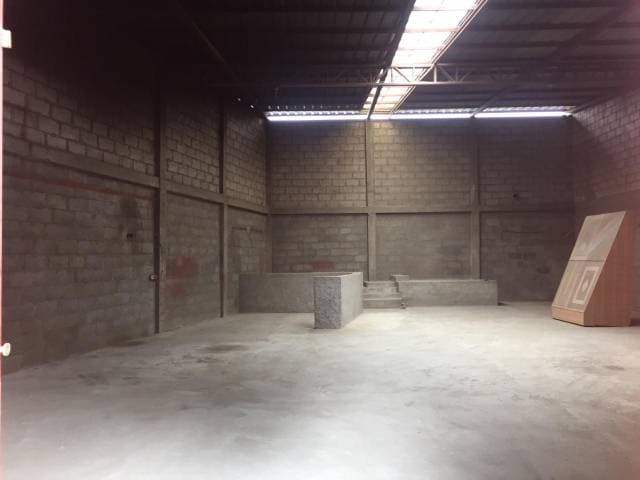 Galpón / Bodega, de arriendo en Loja, sector Norte, Carigán, barrio Bolacachi - 1