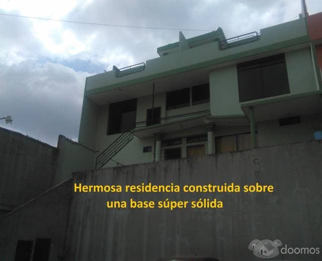 DE OPORTUNIDAD SE VENDE AMPLIA Y ELEGANTE CASA RENTERA EN EL CENTRO DE SANTO DOMINGO DE LOS COLORADOS - 1