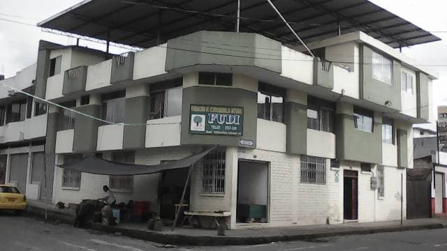 Edificio de 3 pisos en Santo Domingo - 1