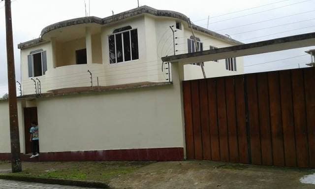 Vendo hermosa casa 305m2 a pocos metros del parque de la Juventud - 1