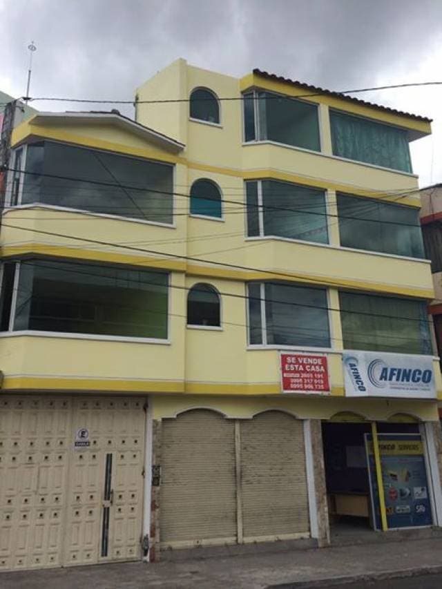 Vendo casa rentera de 3 pisos - 1
