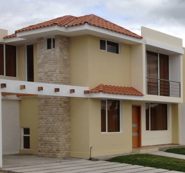 Hermosa Casa en Atuntaqui en Conjunto Cerrado - 1