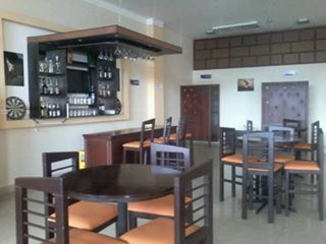 VENDO MENAJE DE RESTAURANTE Y BAR COMPLETO - 1