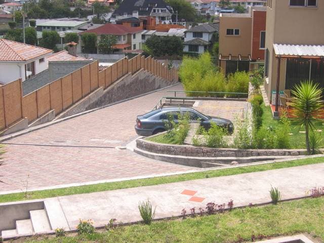 HERMOSA CASA DOS PLANTAS DIAGONAL A LA ESPE $ 110.000 DOLARES NEGOCIABLE - 1