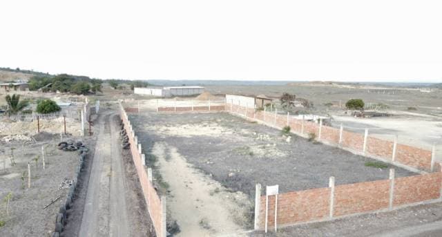 Vendo Terreno en Santa Elena  de 1600 Mtr2 Con Cerramiento - 1