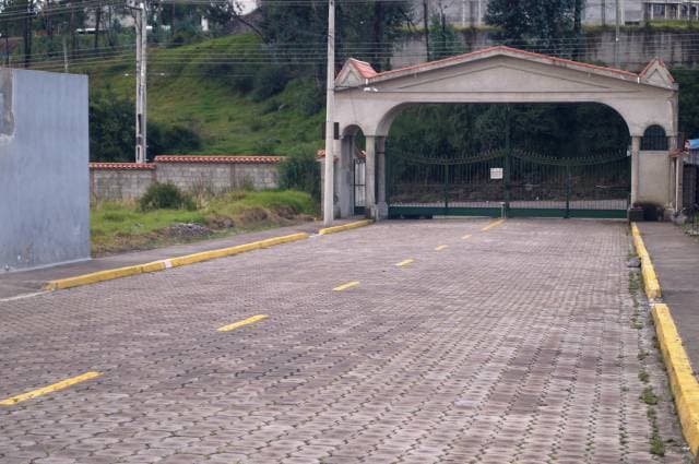 VENDO HERMOSO TERRENO EN EL VALLE DE LOS CHILLOS  (A 5 MINUTOS DEL COLIBRI - SANGOLQUI) - 1