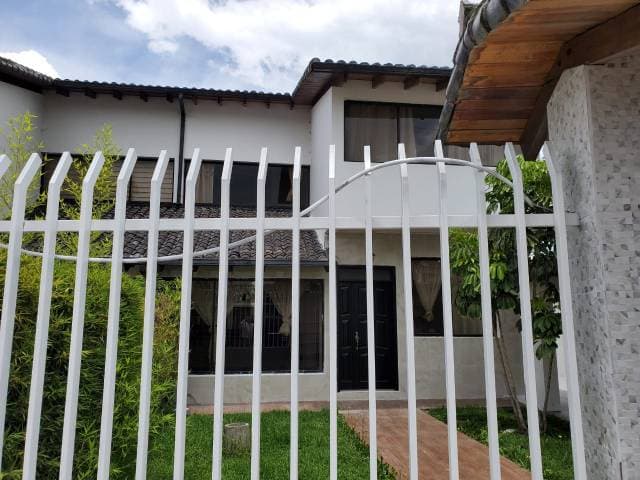 CASA DE VENTA VALLE DE LOS CHILLOS FRENTE ESPE - 1