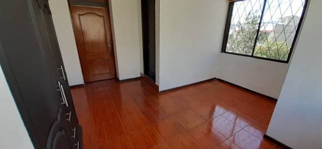 DEPARTAMENTO EN ARRIENDO 230 $ - NORTE DE QUITO - EL CONDADO - PRADOS DEL CONDADO - URBANIZACIÓN - 1