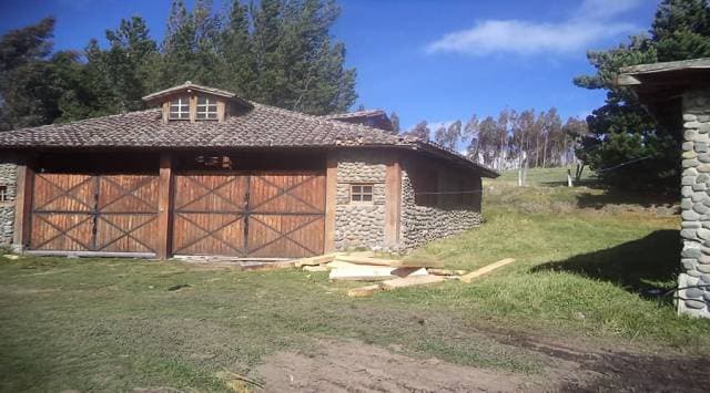 HERMOSA HACIENDA DE 100 HECTÁREAS A 30 MINUTOS DE CAYAMBE - 1