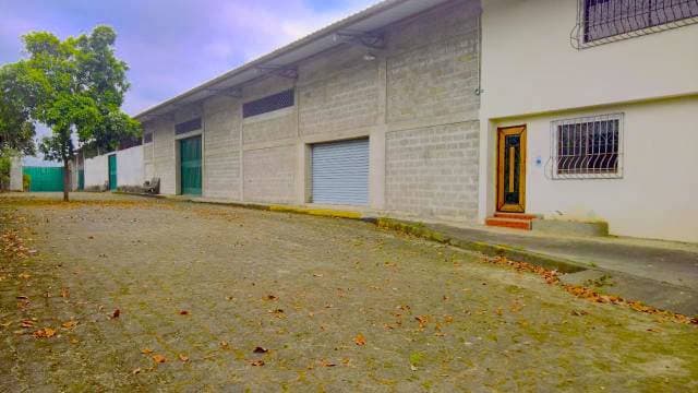 ALQUILER DE BODEGAS Y LOCALES COMERCIALES - 1