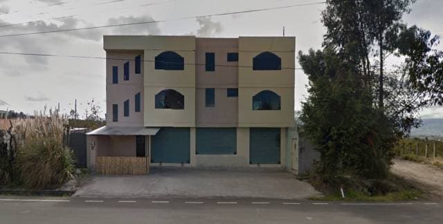 SE ARRIENDA DOS LOCALES COMERCIALES Y DOS HABITACIONES AMUEBLADAS - 1