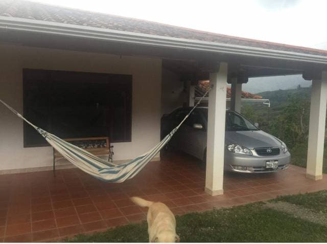 Hermosa casa - 1