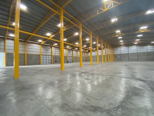 DURAN Se alquilan naves industriales 10000 m2 - 1