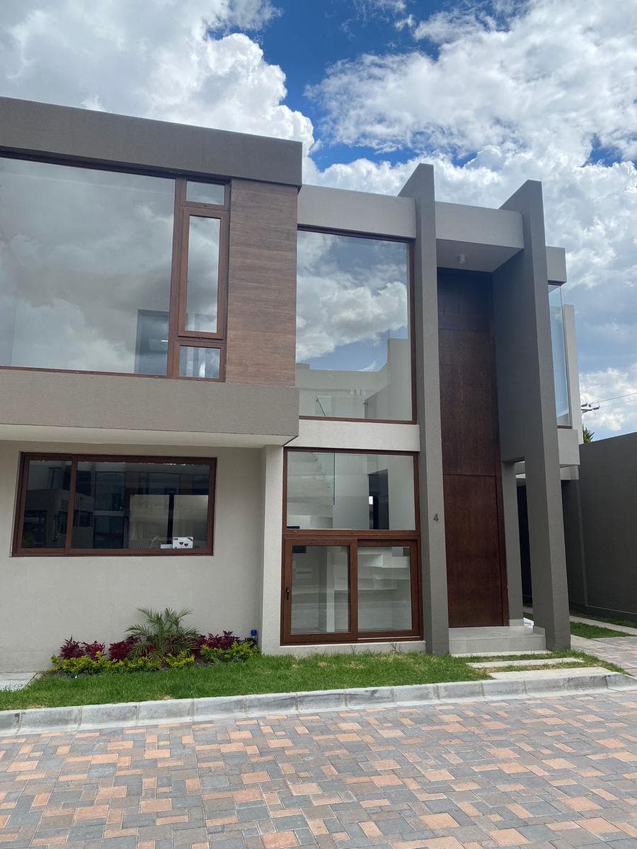 Venta hermosas casas Conjunto Privado, Cumbayá - 1