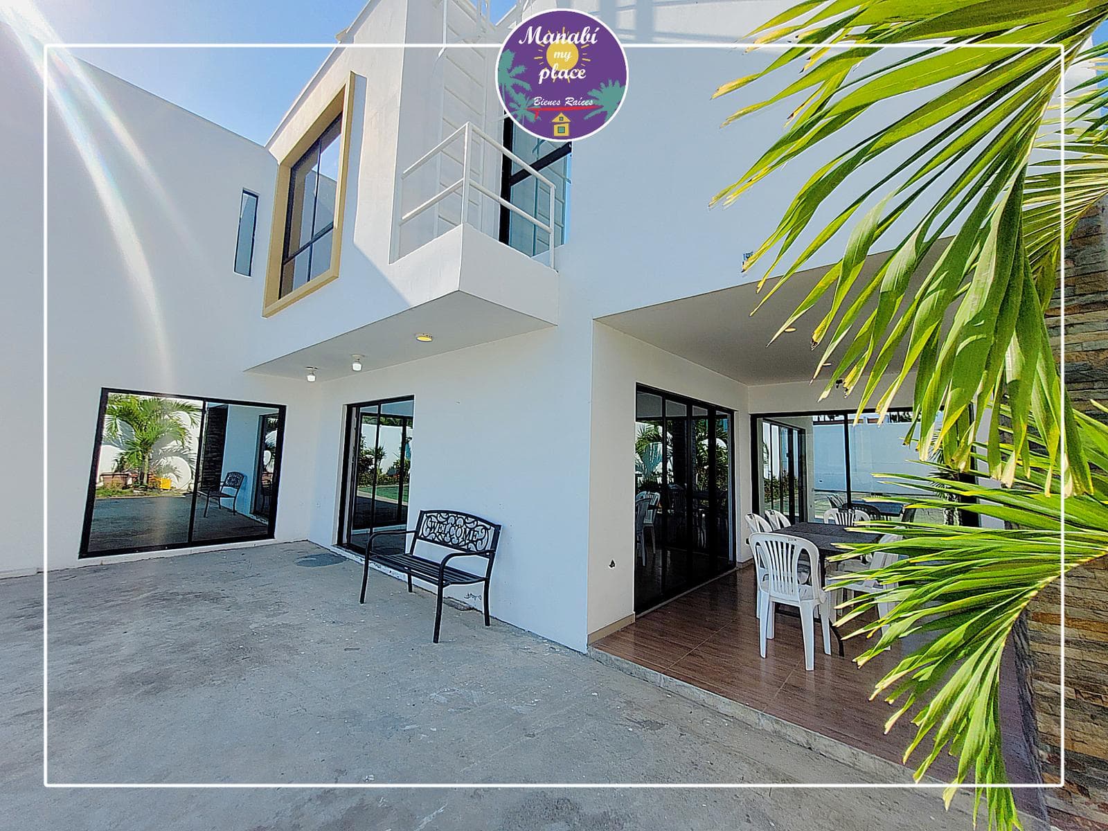 Venta de Casa dentro de urbanización frente al mar en el Sur de Manta - 1