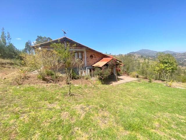 Quinta en venta con 4.000m2 de terreno Vía Guangarcucho - Jadán Cuenca - 1