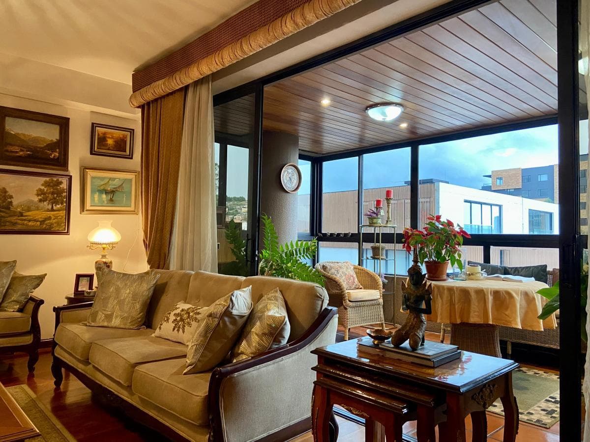 HERMOSO DEPARTAMENTO EN VENTA, SECTOR PASEO 3 DE NOVIEMBRE - 1