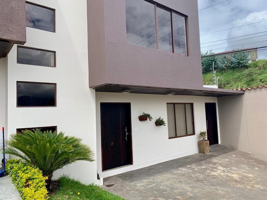 CASA 4 DORMITORIOS, URBANIZACIÓN MISICATA - 1