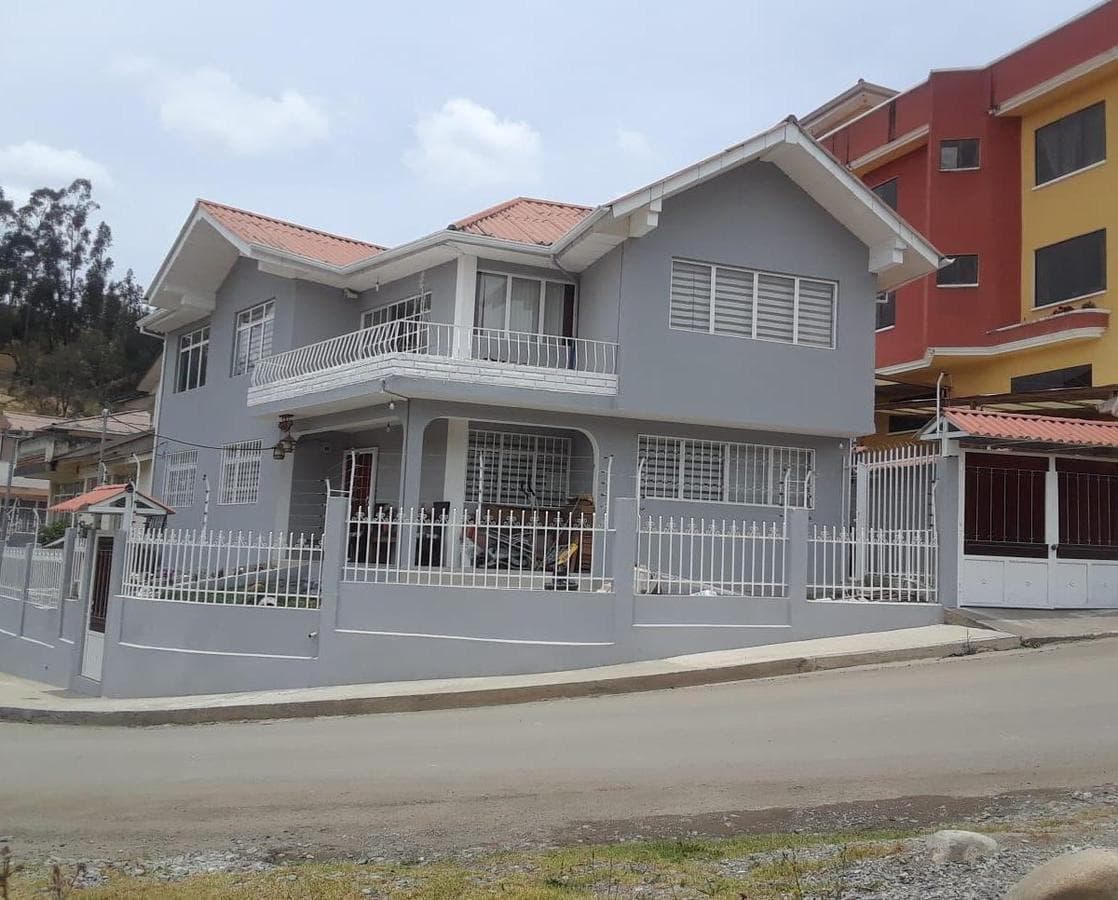 CASA EN VENTA, CON VISTA A LA CIUDAD.SECTOR LA PLAYA - 1