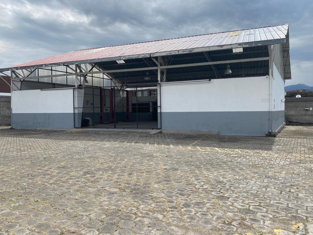 RENTO TERRENO CON GALPON PARA MECANICA EN SANGOLQUI - 1