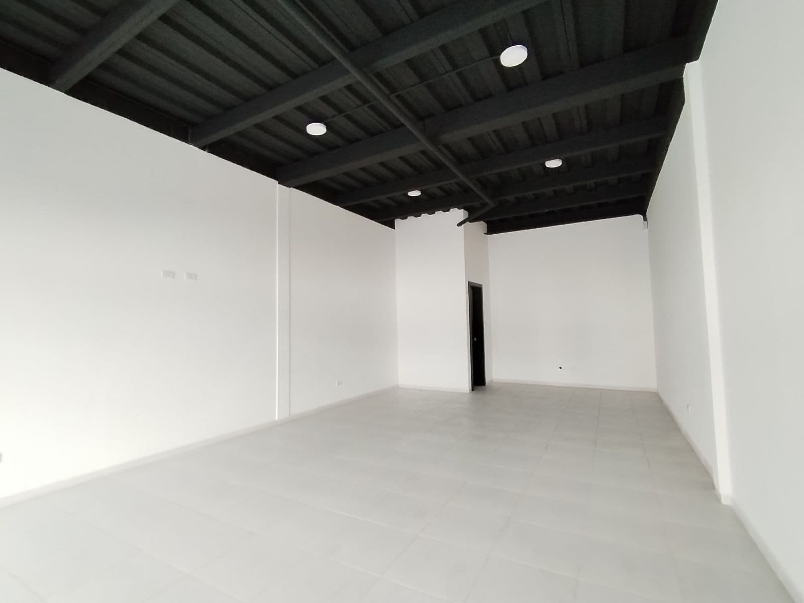 LOCAL COMERCIAL EN VENTA O ARRIENDO PONCEANO ALTO - 1