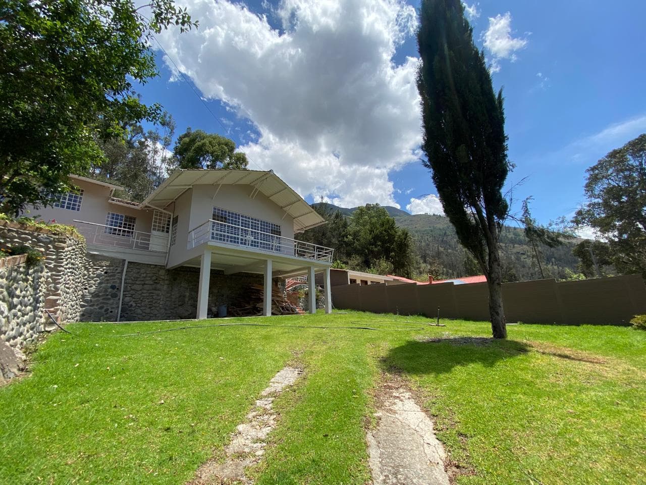HERMOSA QUINTA EN VENTA, SECTOR UZHUPUD - 1