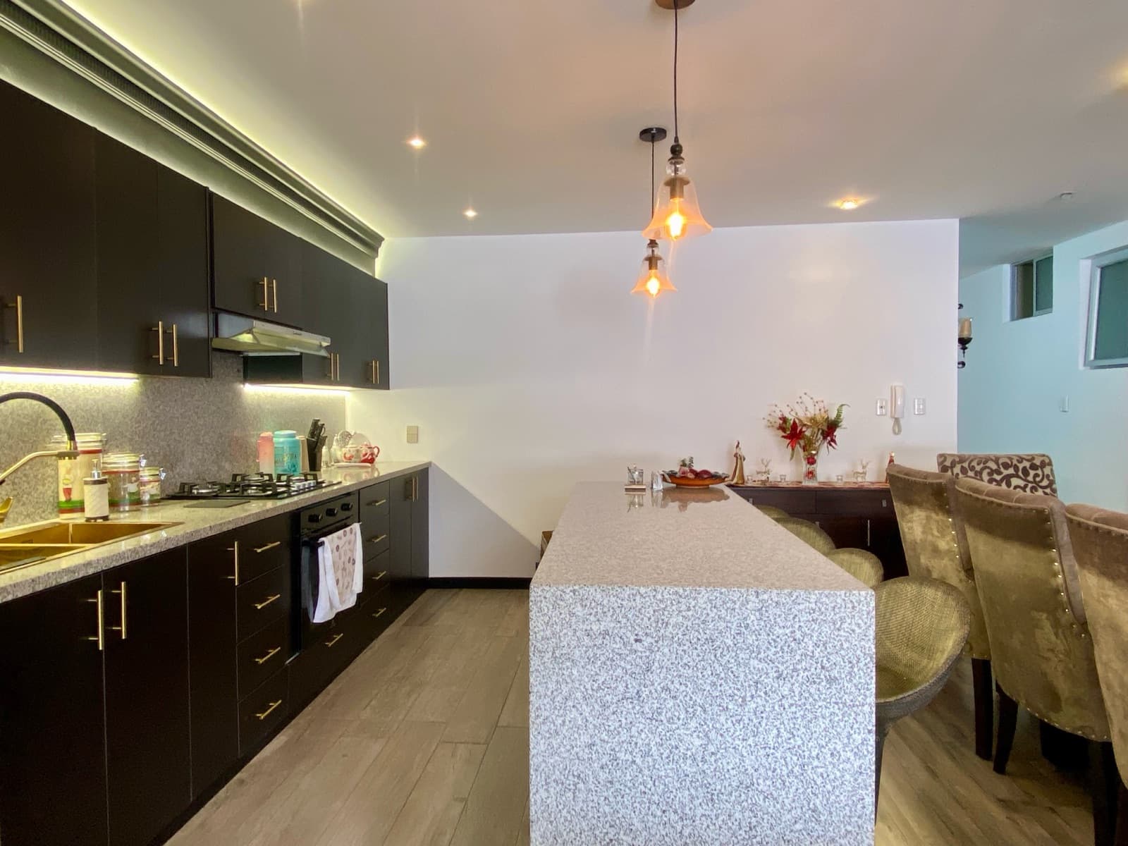 HERMOSO DEPARTAMENTO EN VENTA, SECTOR YANUNCAY - 1