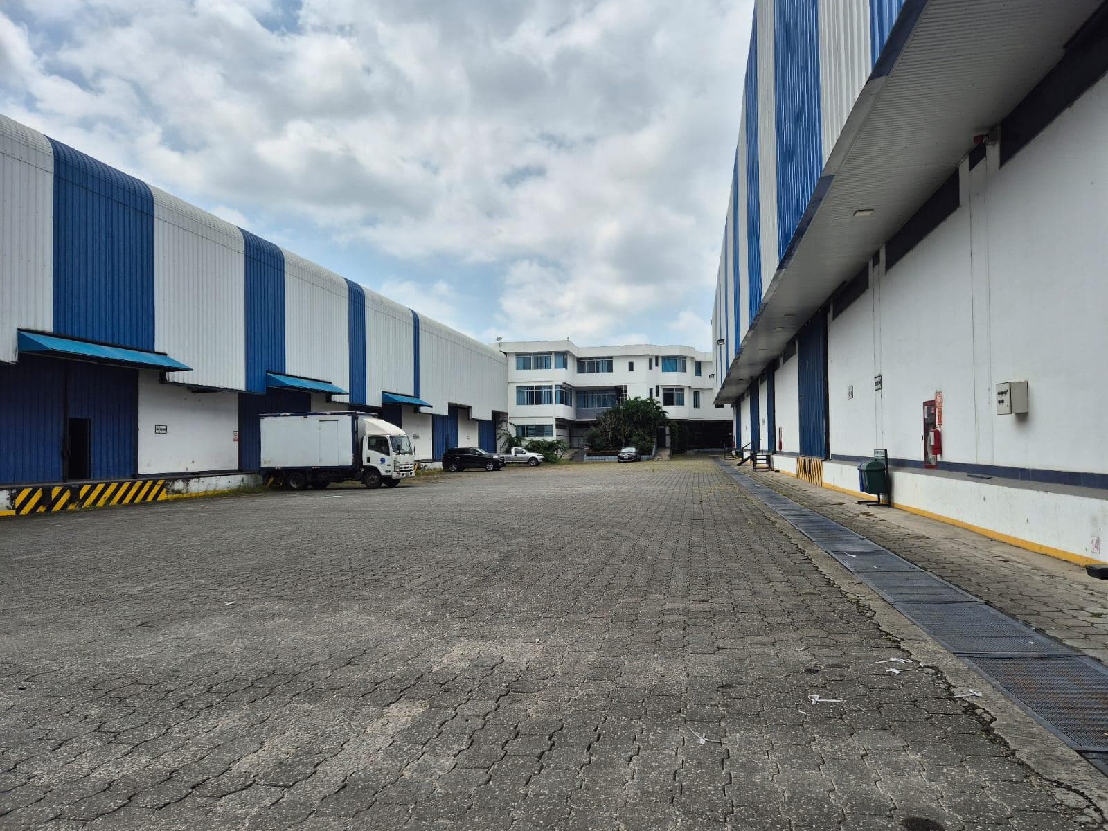 Bodega Industrial en Guayaquil – 9.900 m en Vía Daule, Sector Inmaconsa - 1