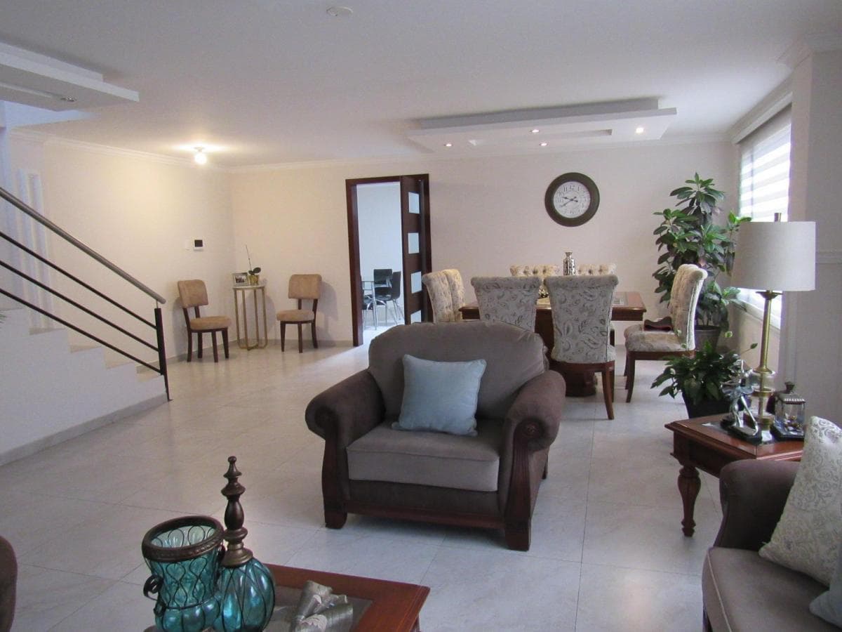 CASA EN VENTA EN LOCOA SECTOR SANTA ELENA EN LATACUNGA - 1