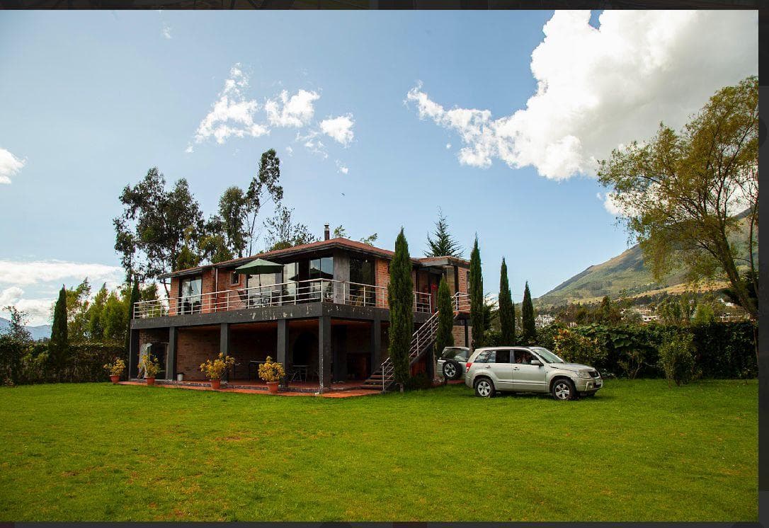 Se vende Casa frente al Lago San Pablo en Otavalo - 1
