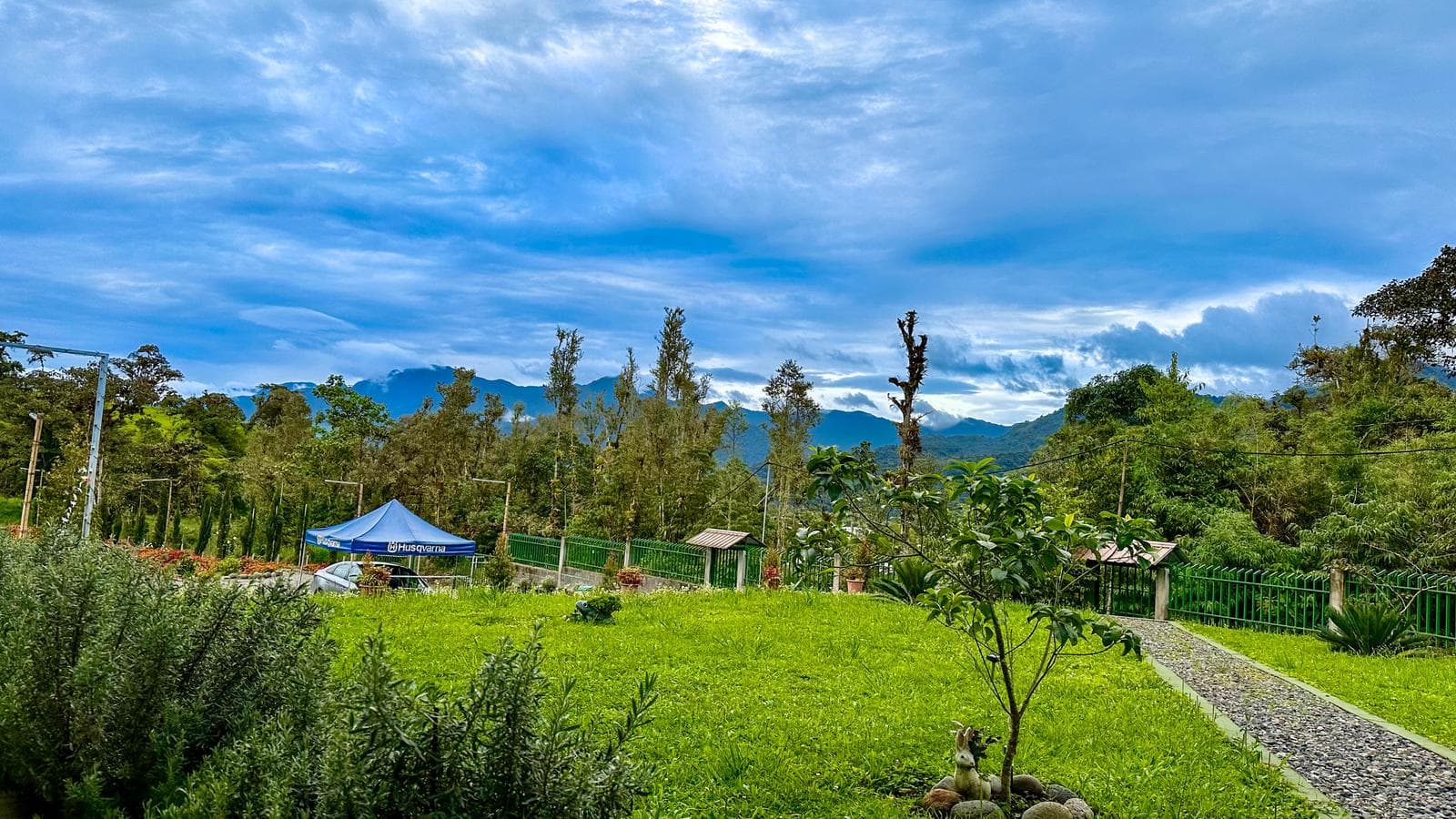 Finca en Venta Baeza provincia Napo 7 Hectáreas con 3 Casas y Laguna privada - 1