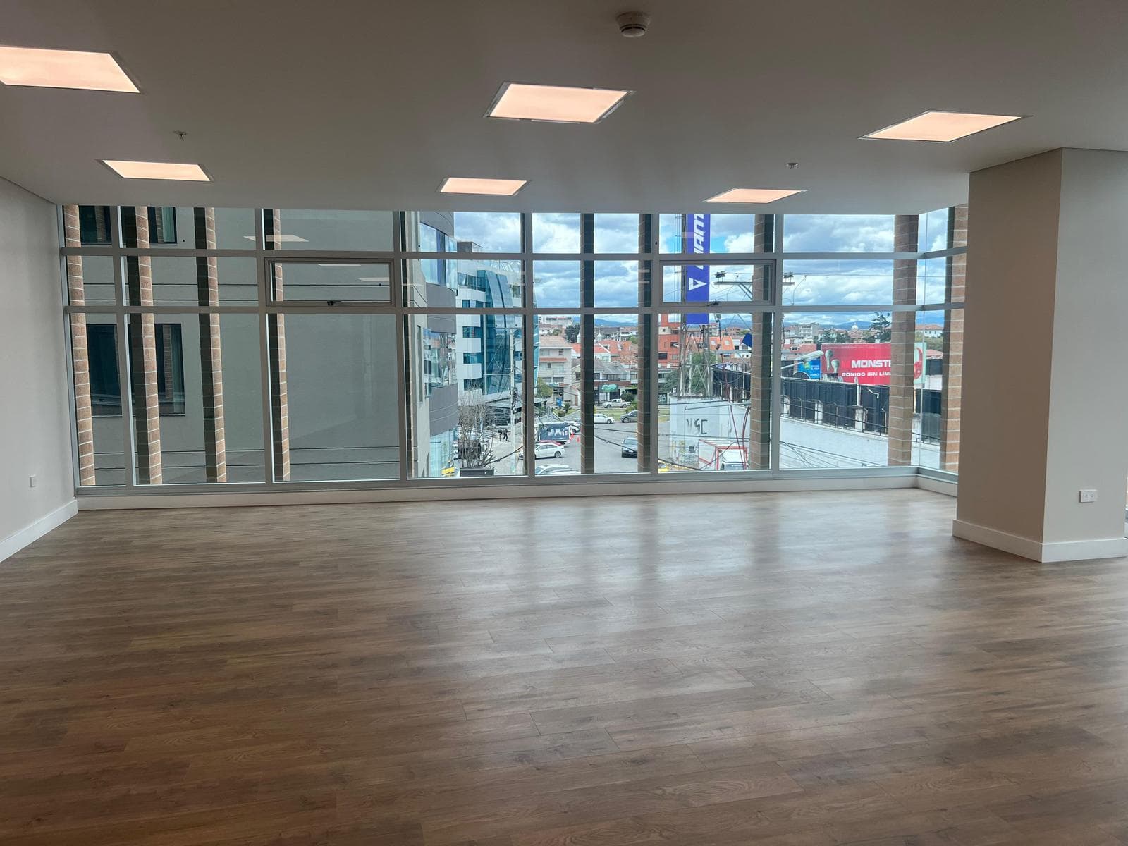 VENTA OFICINAS A ESTRENAR EDIFICIO CORPORATIVO - 1