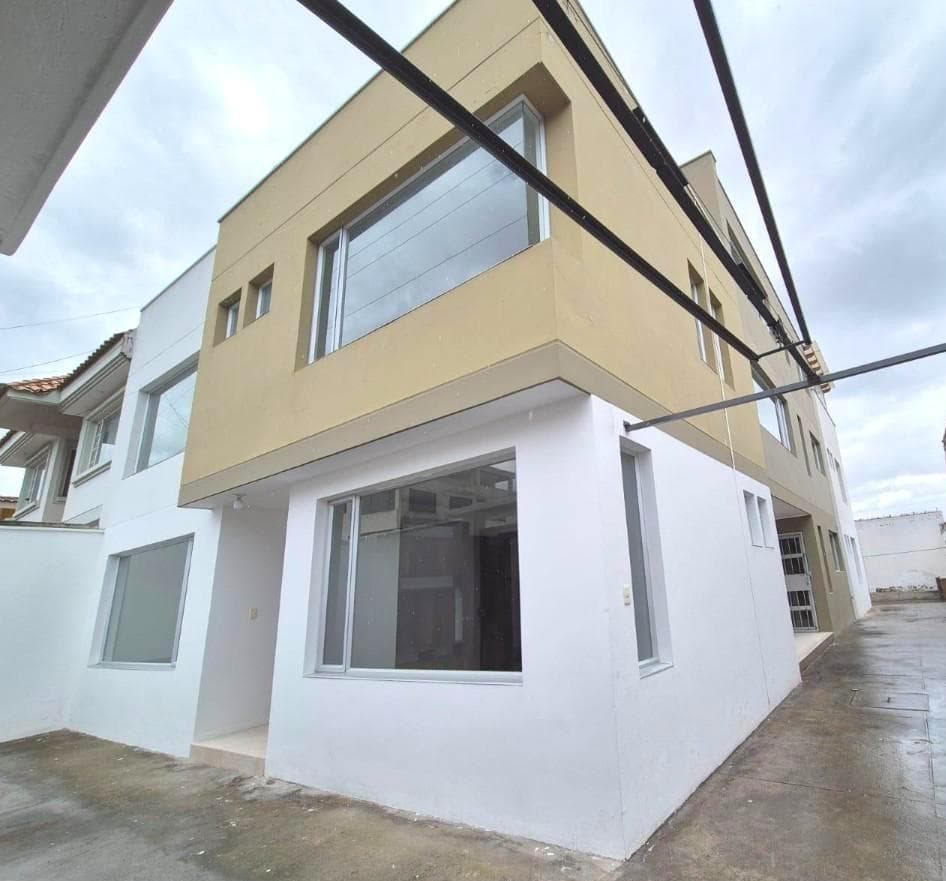 Propiedad con 2 Departamentos y Suite en Venta en Locoa, Latacunga - 1