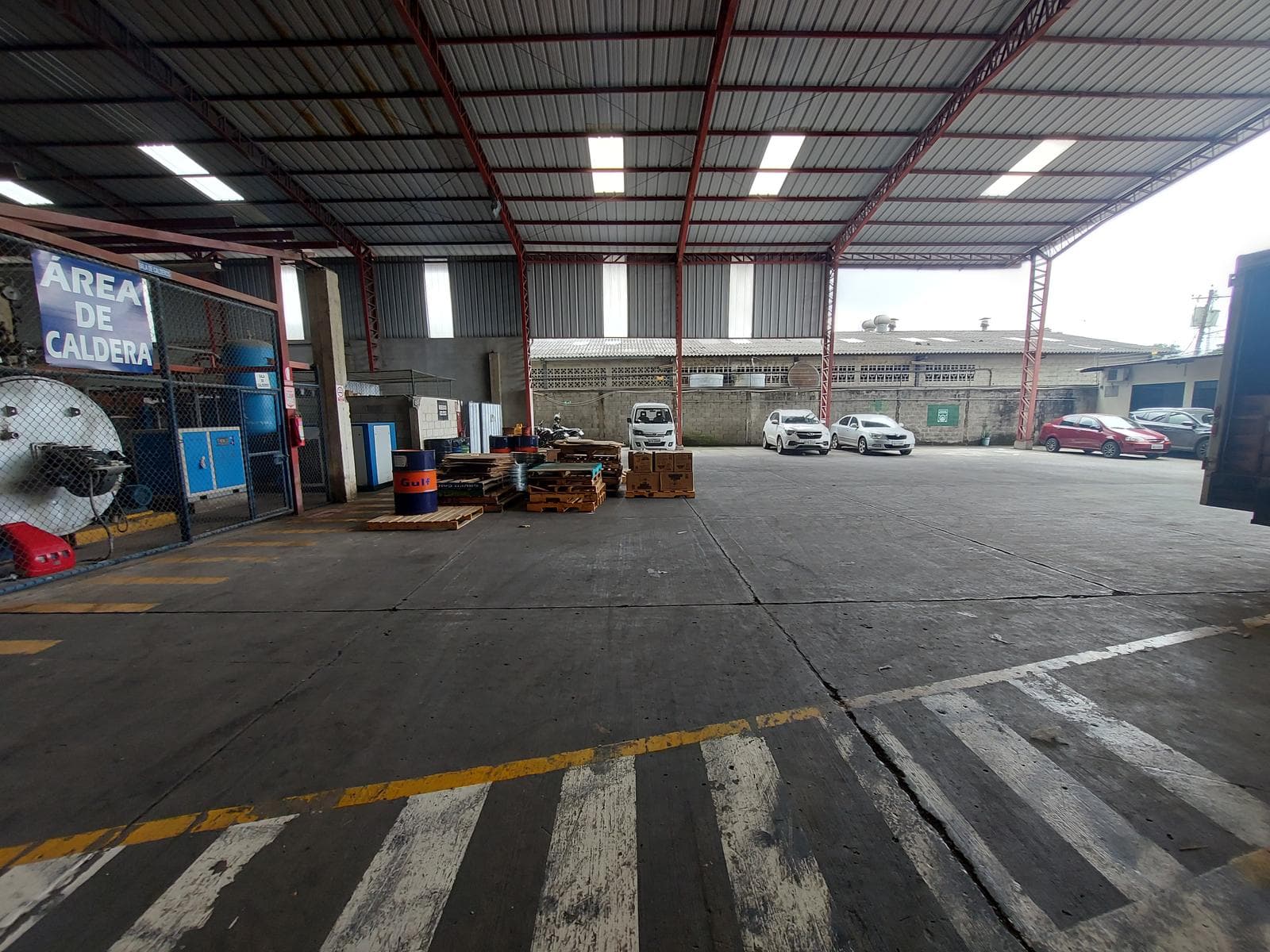 Venta de bodega industrial sector Cervecería Nacional - 1