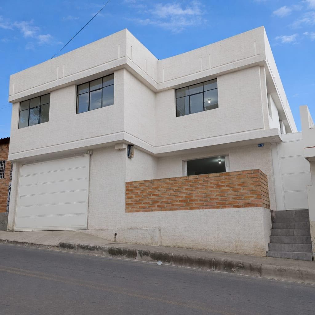 CASA EN VENTA EN IBARRA - 1