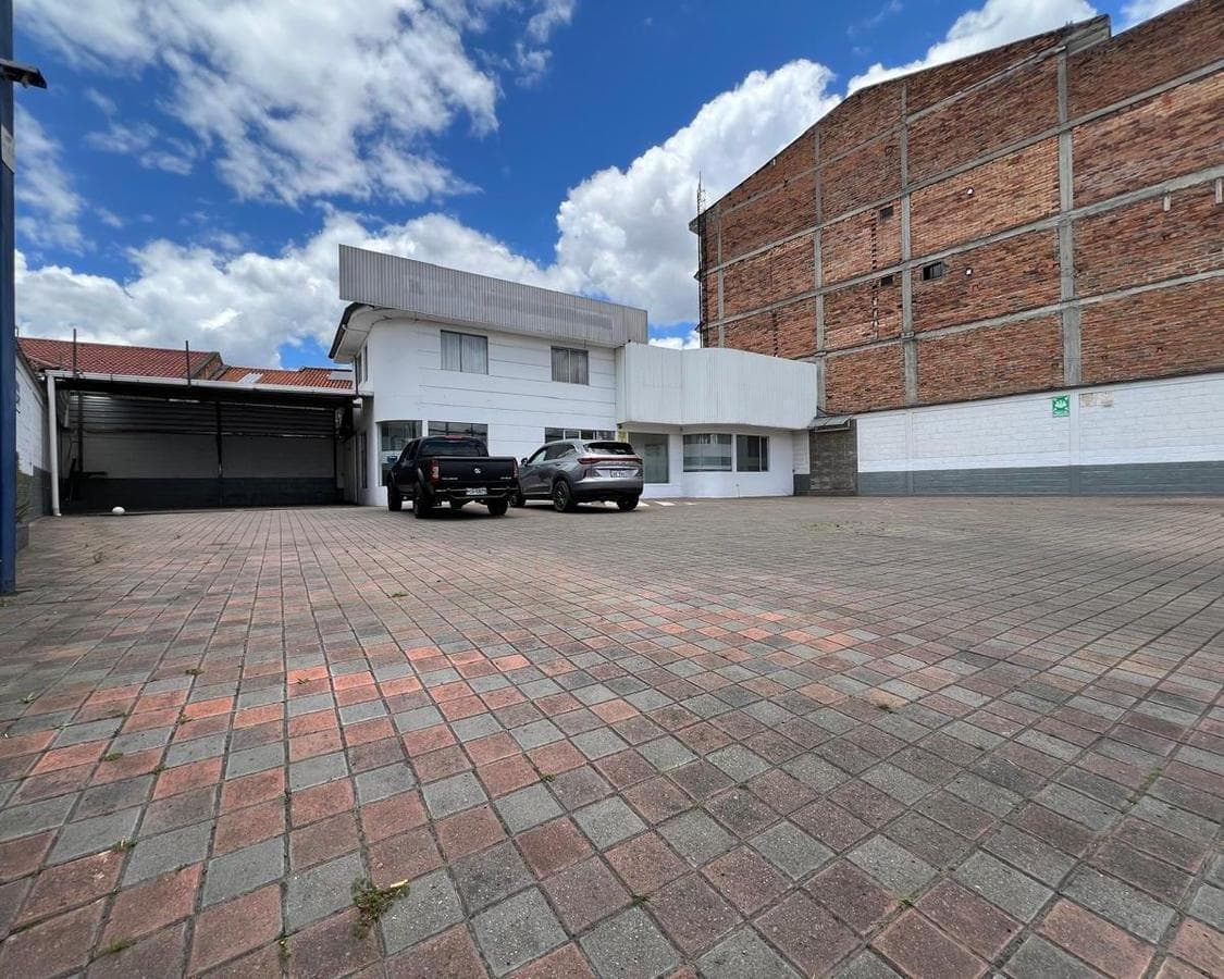 EN VENTA OPORTUNIDAD DE INVERSION PROPIEDAD EN LA MEJOR ZONA COMERCIAL - CUENCA - 1