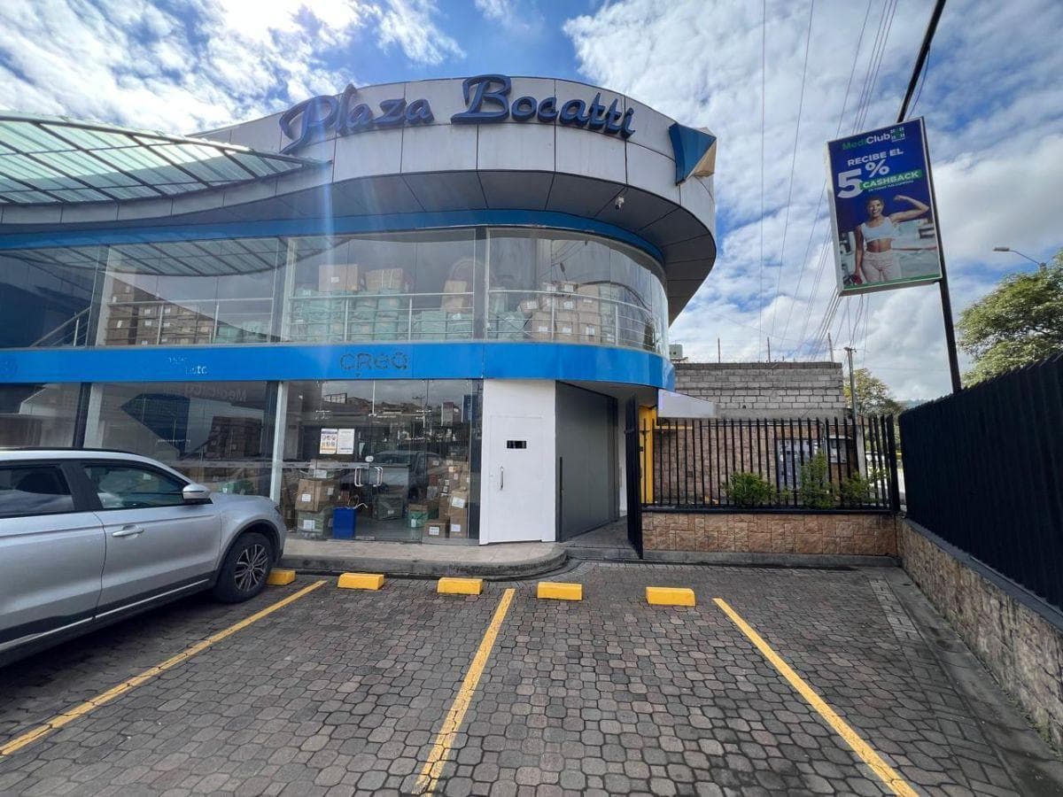 En renta espacio para cajero automatico Plaza Bocatti - Cuenca - 1