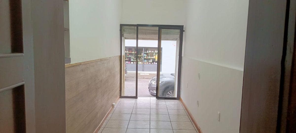LOCAL EN RENTA EM PLENO CENTRO DE AMBATO - 1
