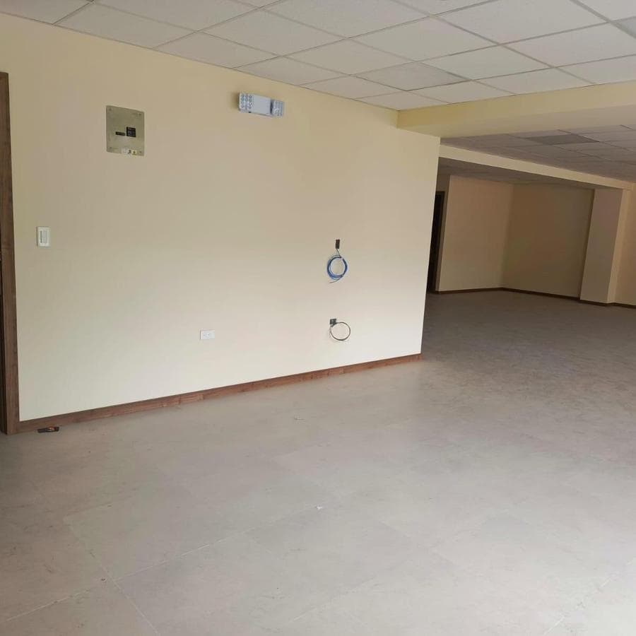 LOCAL -OFICINA COMERCIAL EN RENTA. CENTRO DE AMBATO - 1