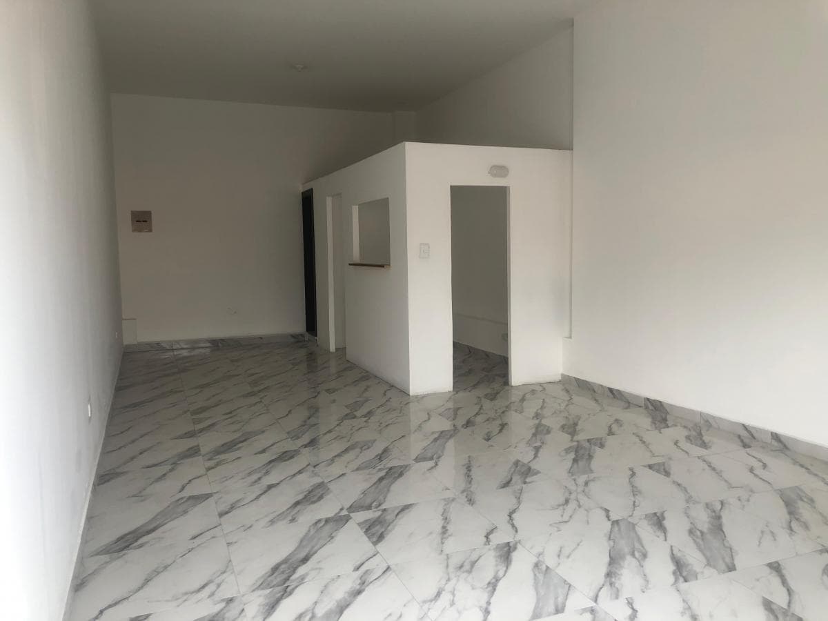 Local Esquinero - $500 - Av Victor Hugo, en el redondel del colegio La Salle - 1