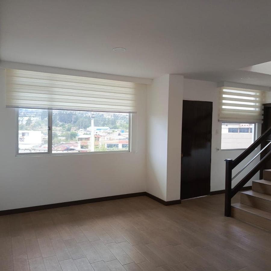 CASA EN VENTA EN EL SUR DE AMBATO - 1