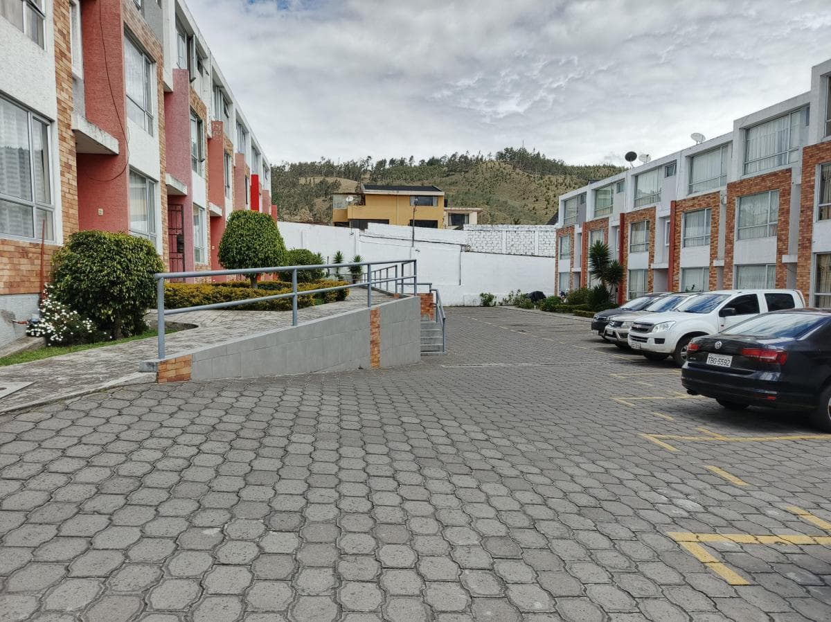 DEPARTAMENTO EN VENTA- AL SUR DE AMBATO - 1