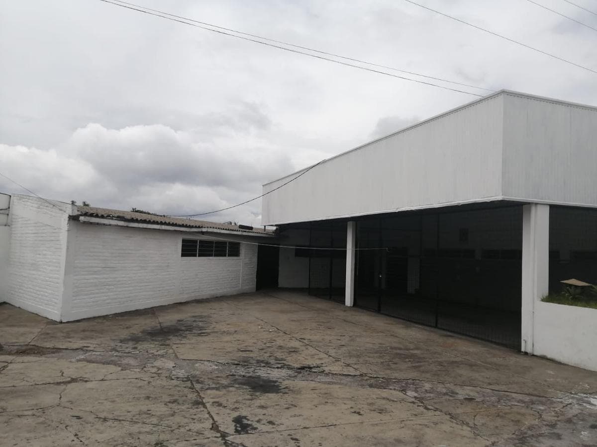 PROPIEDAD EN VENTA. TERRENO Y GALPONES. AMBATO NORTE - 1