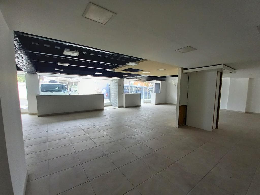 LOCAL EN PLANTA BAJA PARA USO CORPORATIVO – ZONA EMPRESARIAL DE MANTA - 1