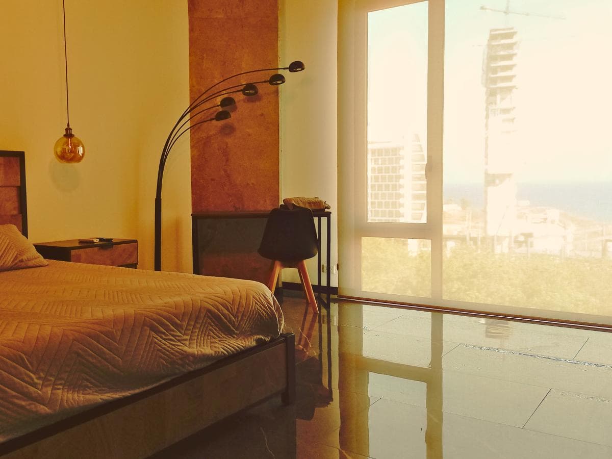 VENTA DE SUITE TIPO LOFT AMOBLADA Y CON PARQUEADERO UBICADA EN BARBASQUILLO SUR DE MANTA - 1