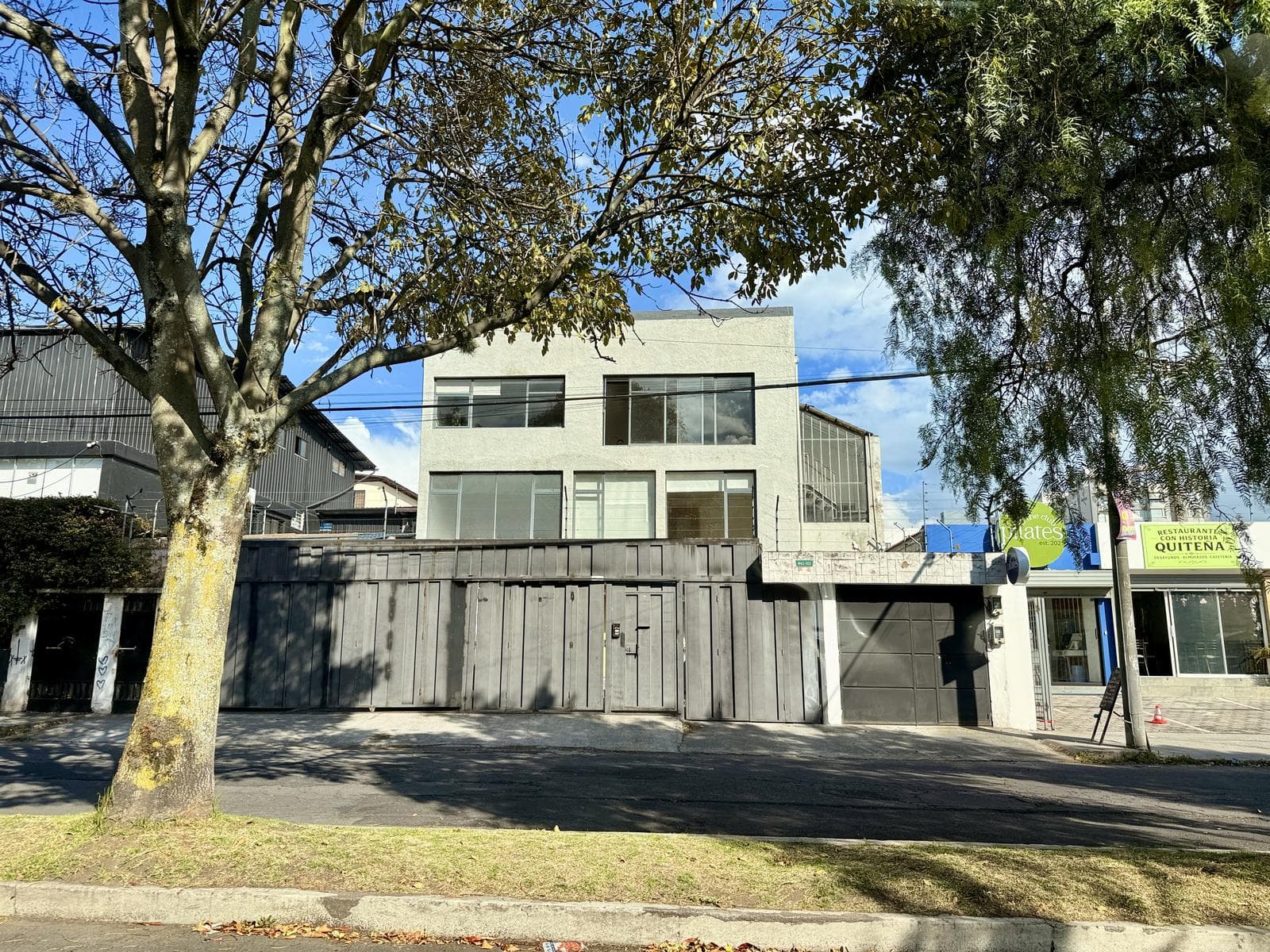 Venta Edificio, sector La Jipijapa ideal para empresas o inversión (rentabilidad del 9 anual) - 1