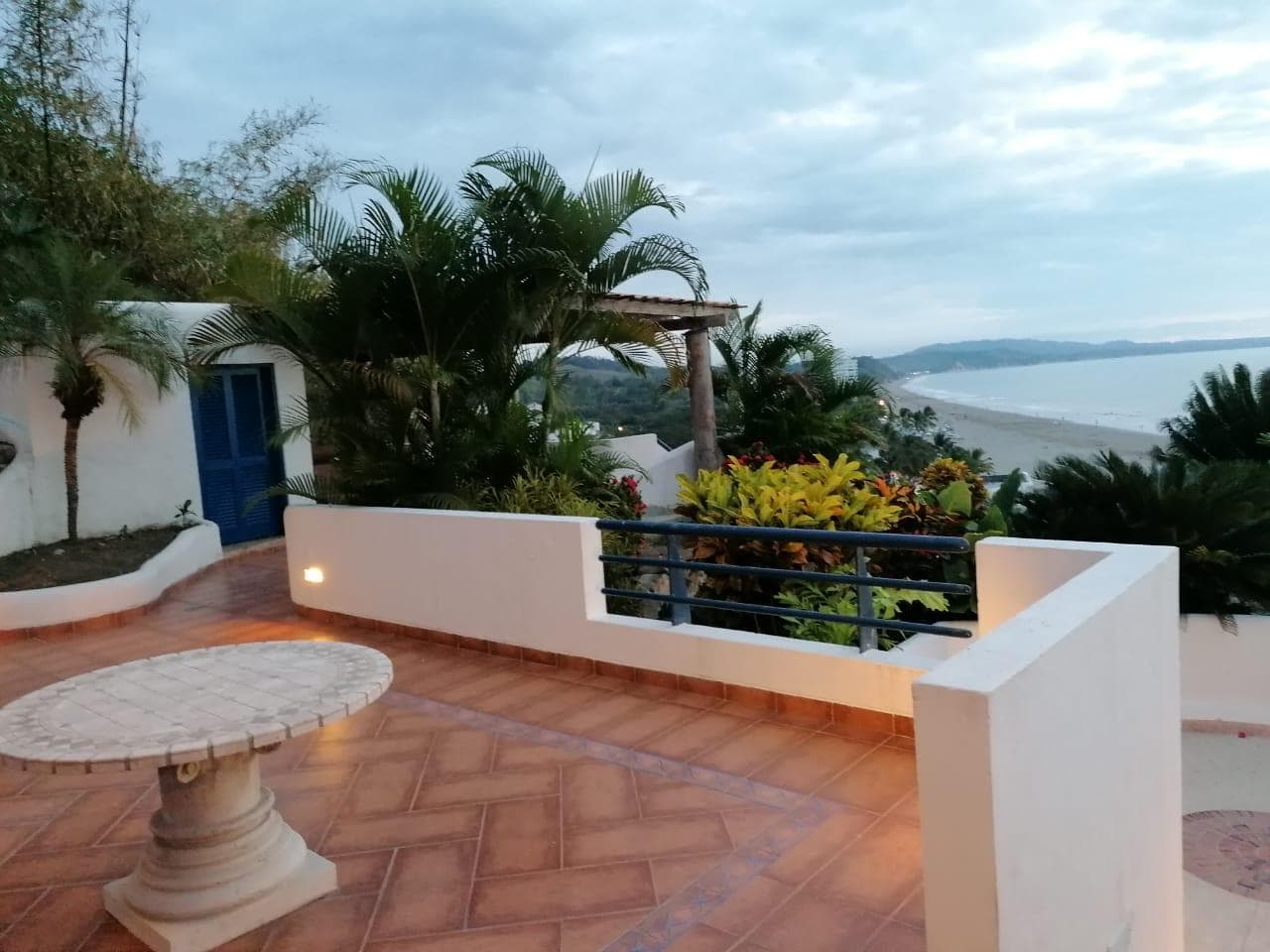 VENDO CASA EN CASA BLANCA ESMERALDAS. - 1