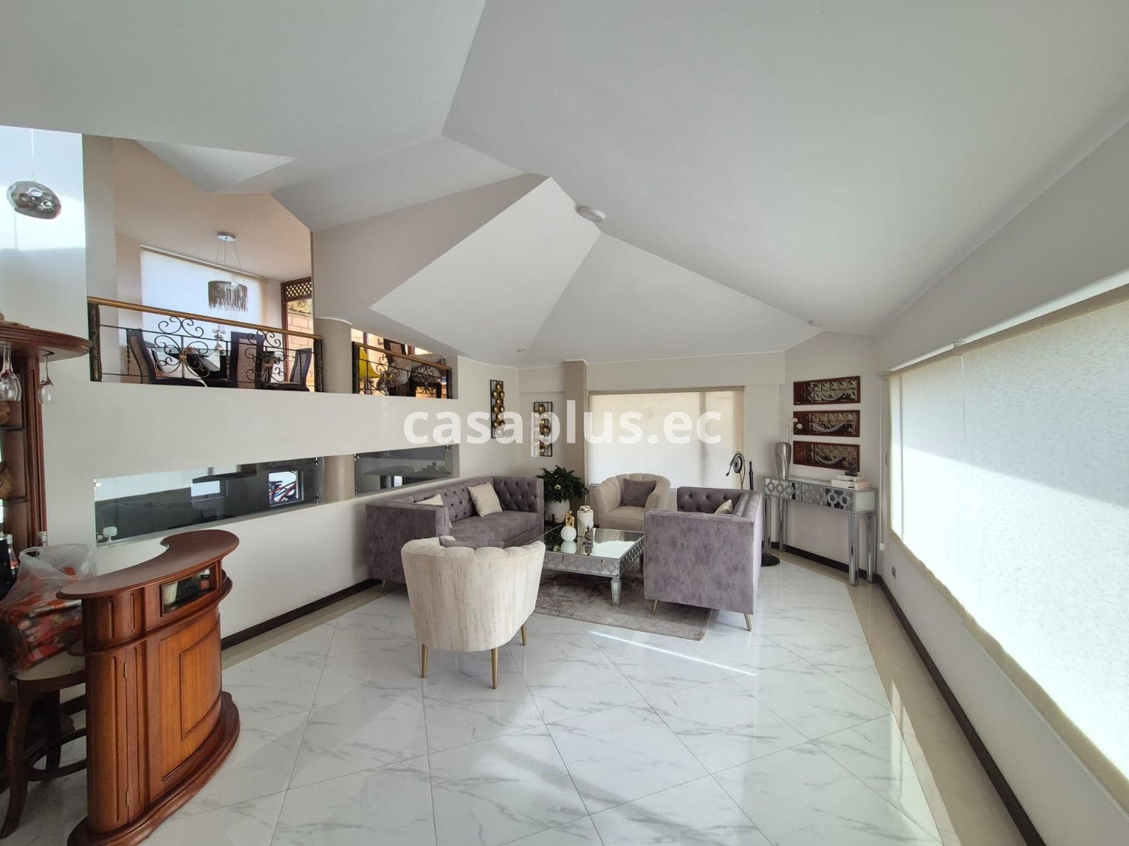 Casa Moderna y Amplia en Venta en Locoa, Latacunga - 1
