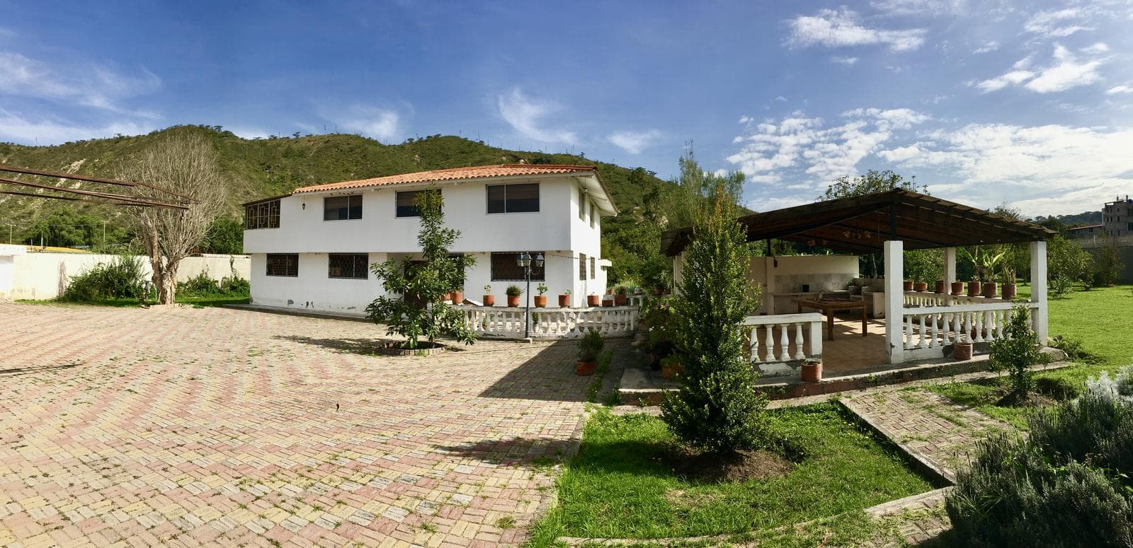 Venta Quinta en Guayllabamba, con casa 2 pisos, BBQ y árboles frutales - 1