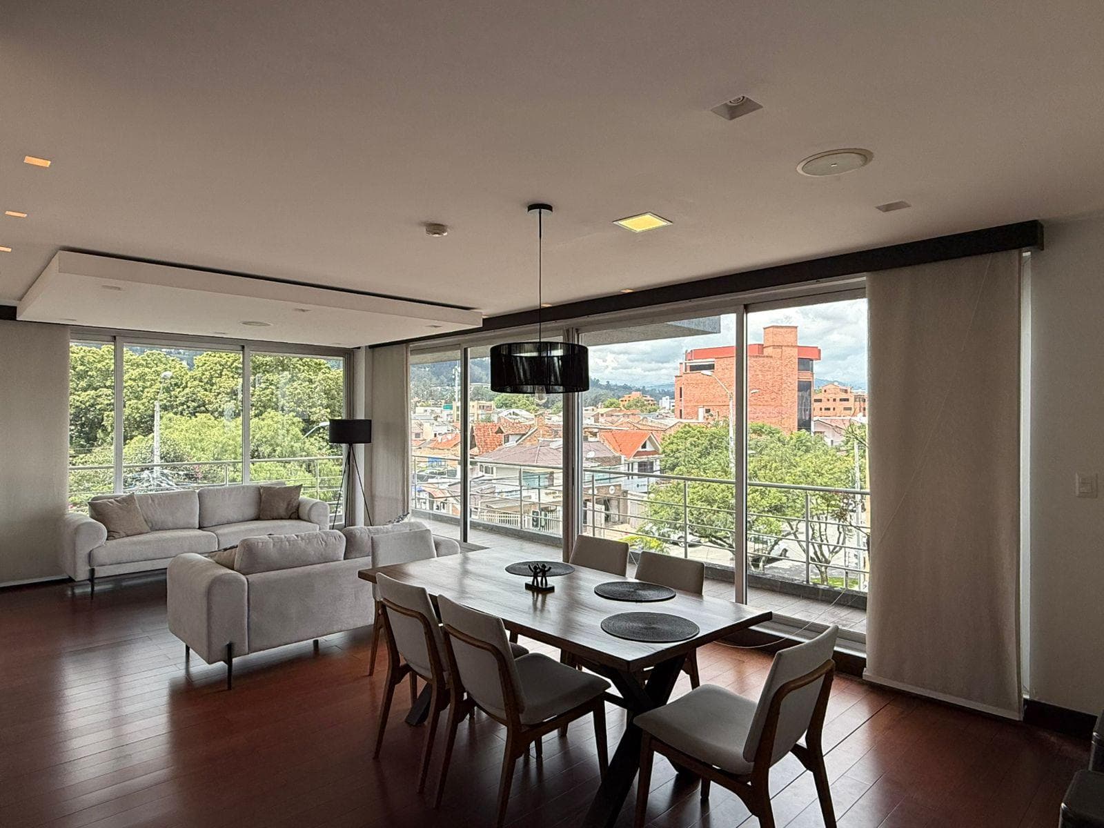 DEPARTAMENTO EN VENTA, CON TERRAZA,SECTOR AV. PAUCARBAMBA - 1